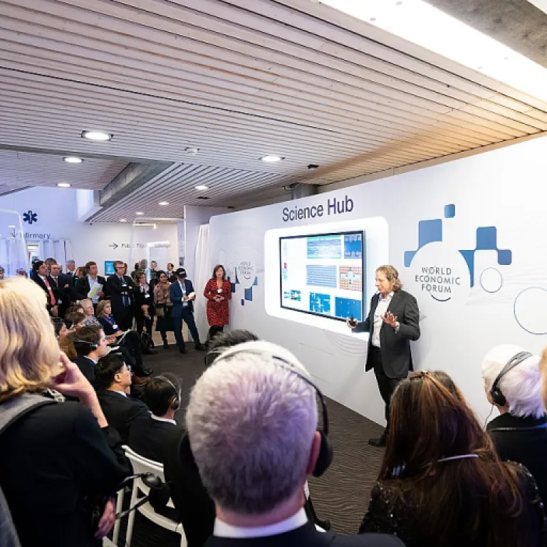 Como expositores podem maximizar o cálculo de ROI e o follow-up pós-evento em eventos B2B no Brasil